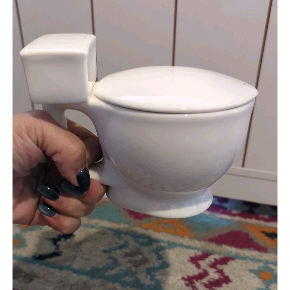 White Ceramic Toilet Coffee Mug Novelty‎ Gag Gift with Lid and Hidden Detail NEW